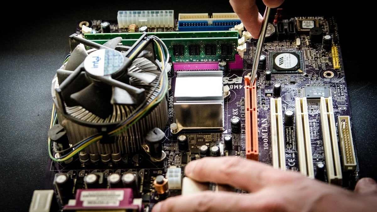 Hardware: A Complete Guide to Understanding It!